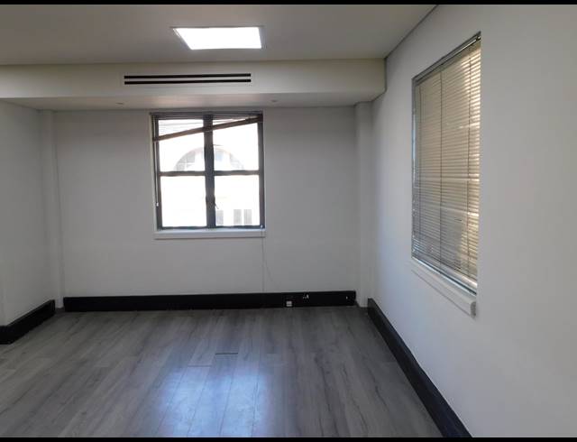 188M² OFFICE TO LET IN HYDE PARK